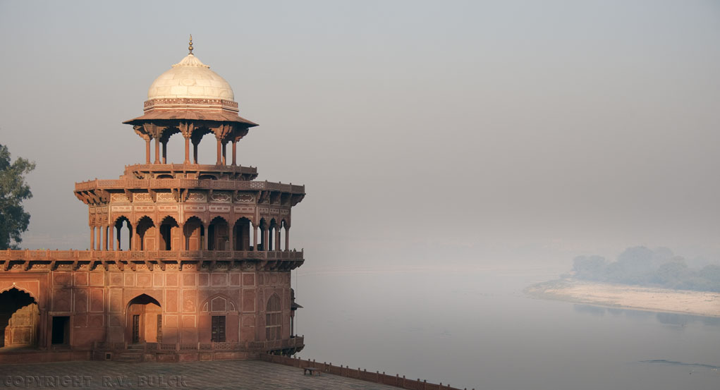 Agra, Yamuna River Banks (Taj Mahal Mosque)   [ © R.V. Bulck]